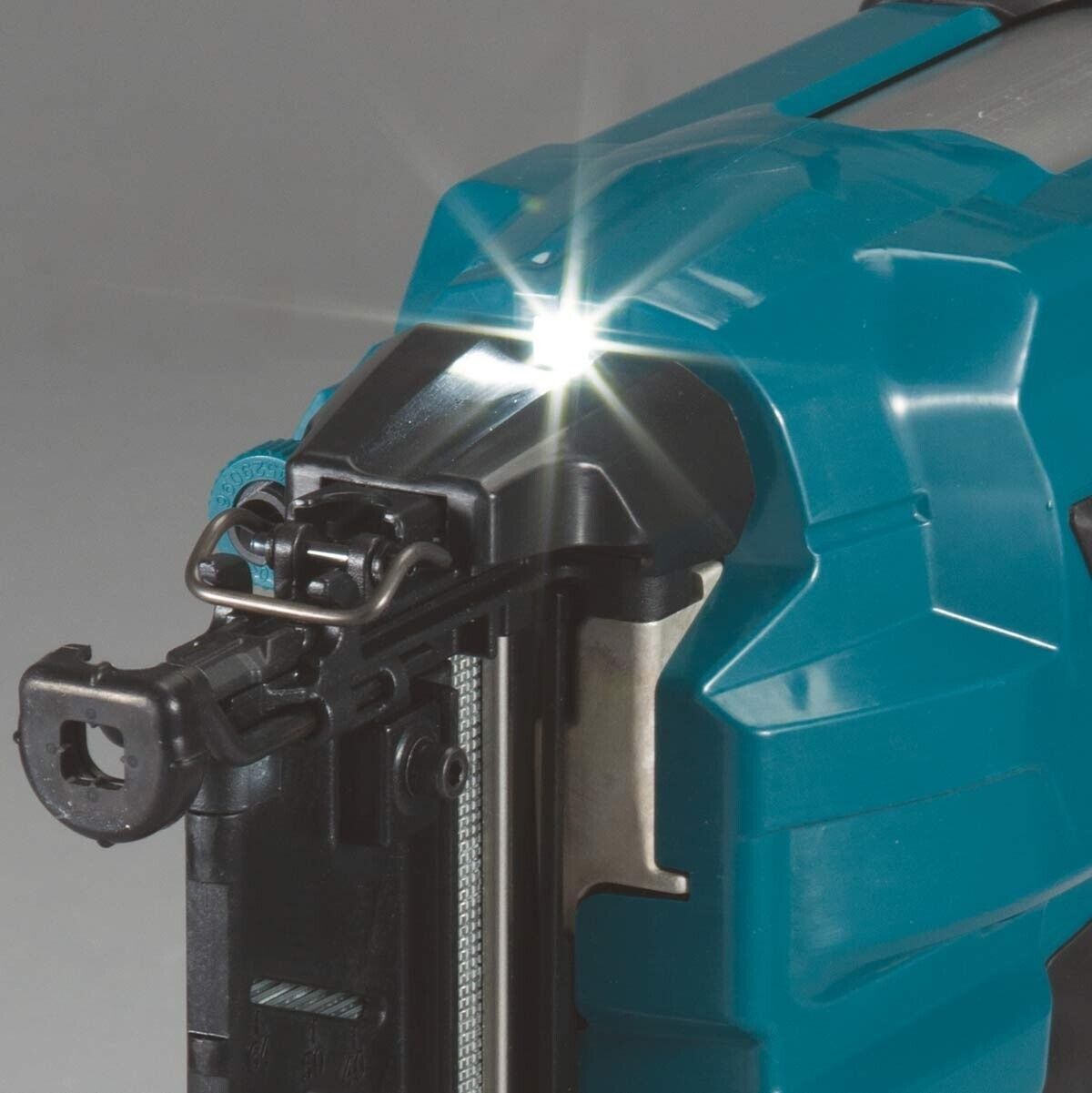 Makita SPARACHIODI A BATTERIA 18V DBN600ZJ , CON 1 PACCO DI CHIODI OMAGGIO - immagine 5