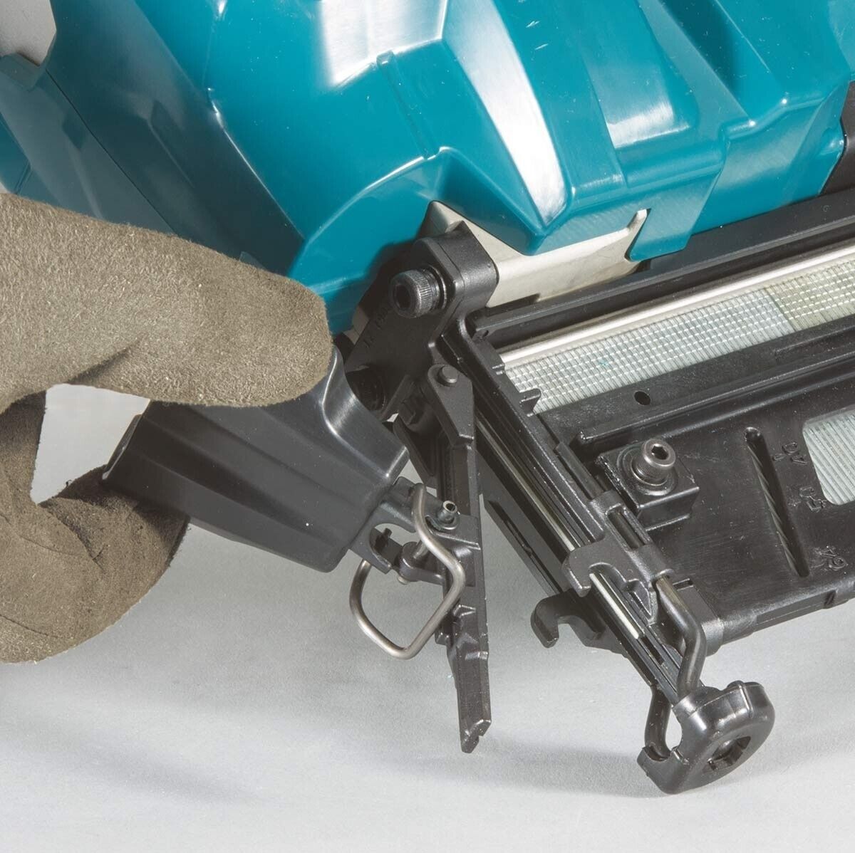 Makita SPARACHIODI A BATTERIA 18V DBN600ZJ , CON 1 PACCO DI CHIODI OMAGGIO - immagine 6