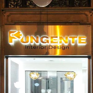 Insegna luminosa in alluminio con Marchio intagliato e massello retroilluminato a Led su misura fino a max 100X100 cm