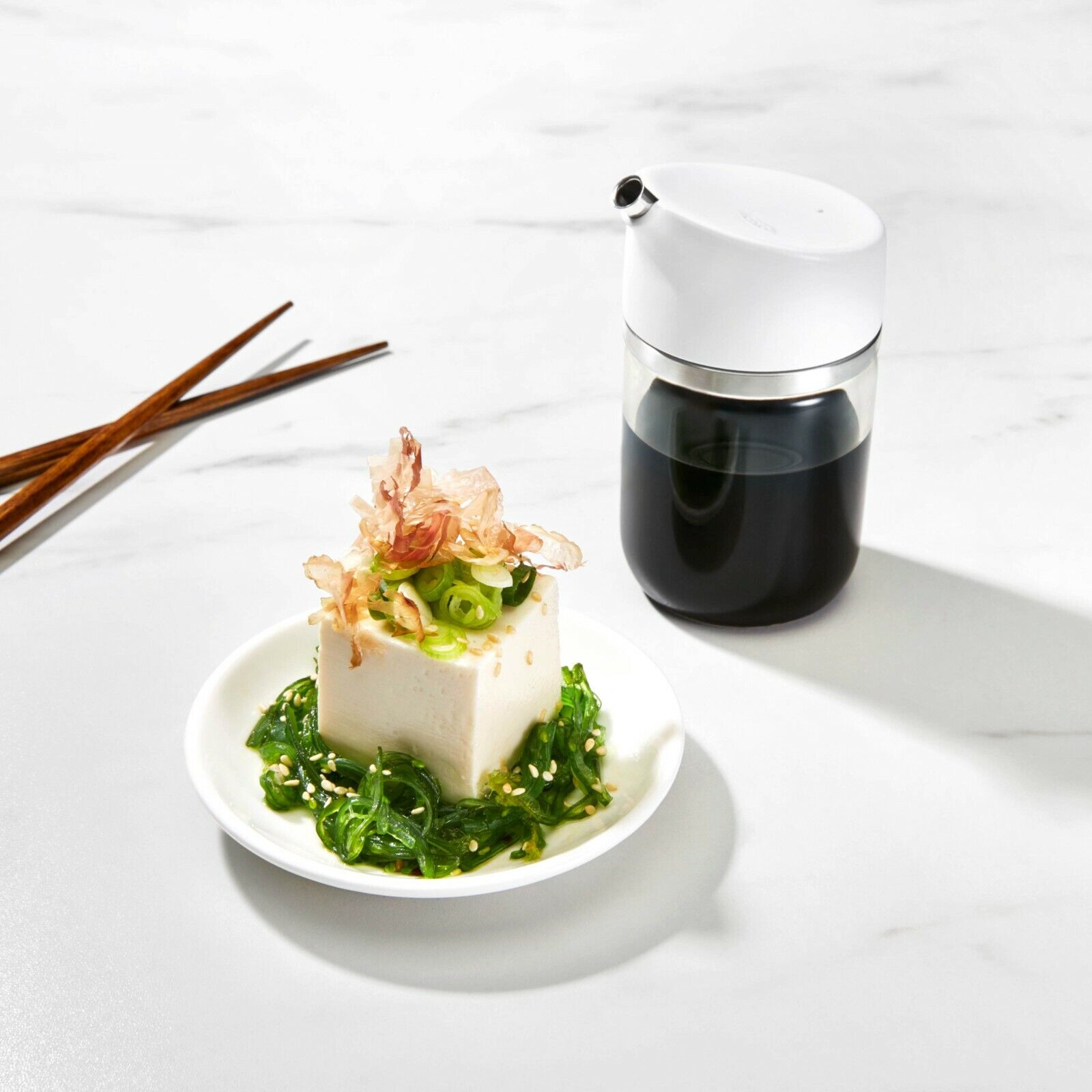 Dispenser piccolo per olio, aceto, salsa di soia OXO - immagine 3